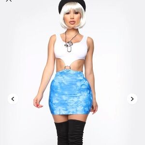 Pretty woman costume and wig